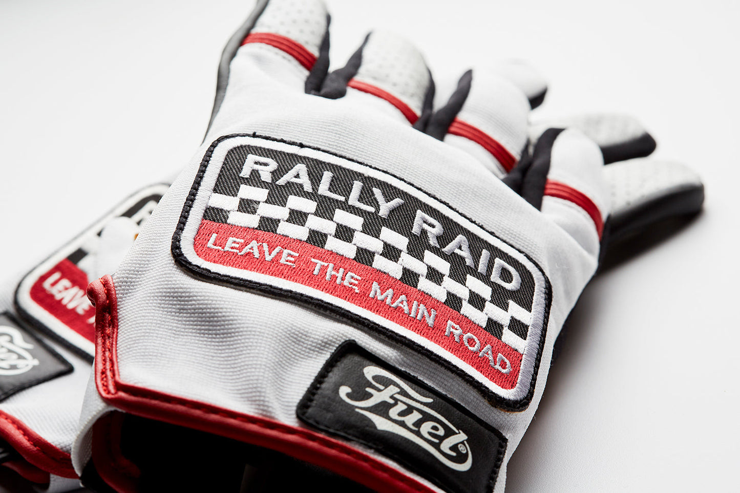 rally_raid_patch_gloves_2.jpg
